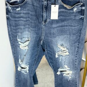 Judy Blue Ripped Denim Boyfriend Jeans Capri‎ Style